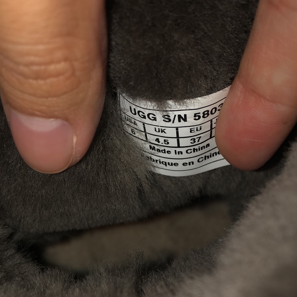 Ugg Bailey Button Size 6 - image 5